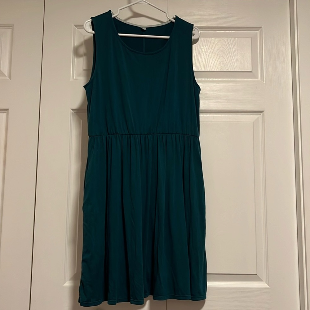 green dress